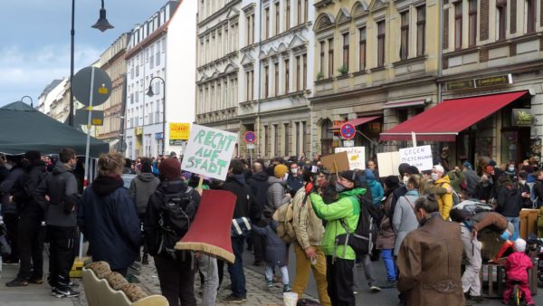 Kundgebung auf der Rudolf-Leonhard-Straße
