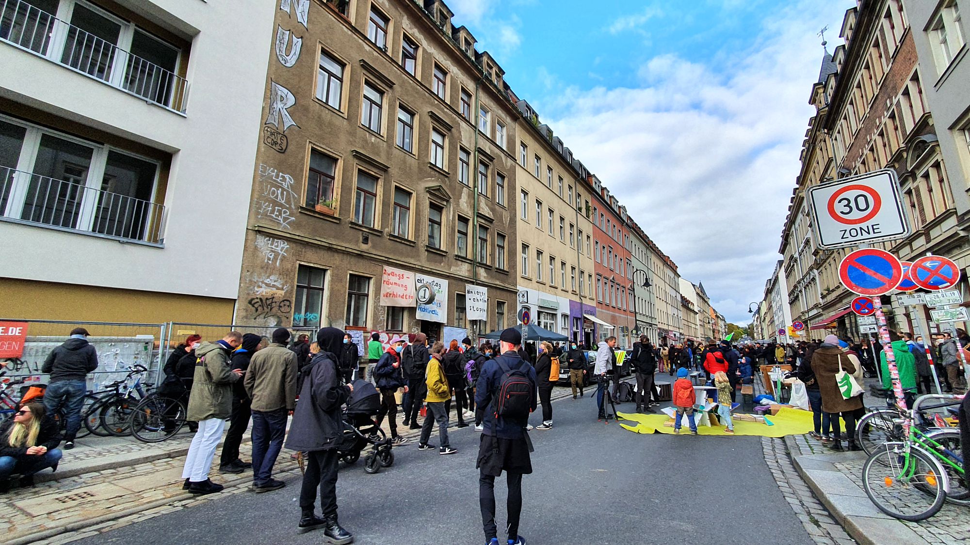 Kundgebung auf der Rudolf-Leonhard-Straße