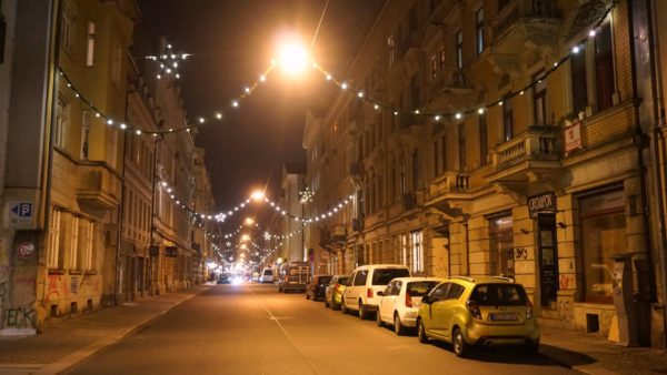 Auf der Louisenstraße läuft man nun wieder unter Sternen.