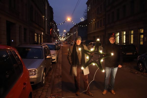 Torsten und Jan unterstützen mit ihrem Verein die Organisation der Beleuchtung.