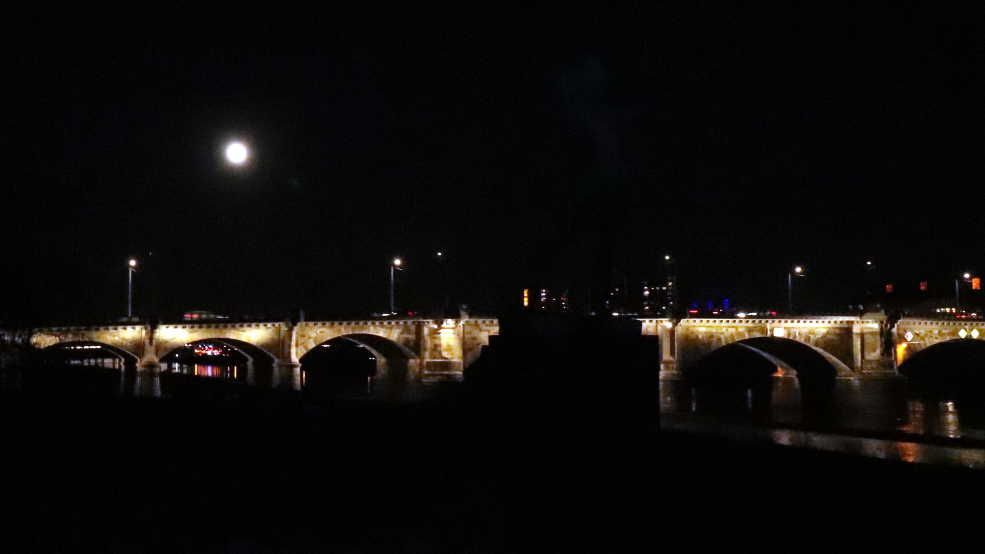 Albertbrücke bei Nacht