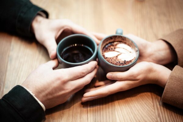 Zu zweit Kaffee trinken.