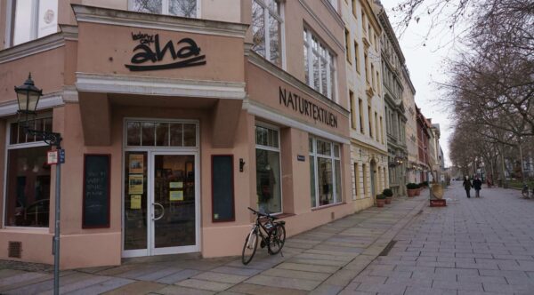 Der momentan geschlossene Laden auf der Hauptstraße.