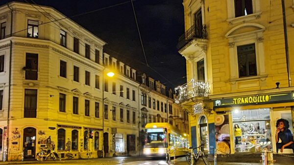 Aktuell darf man nach 22 Uhr nur mit triftigem Grund raus. Foto: Archiv Anton Launer