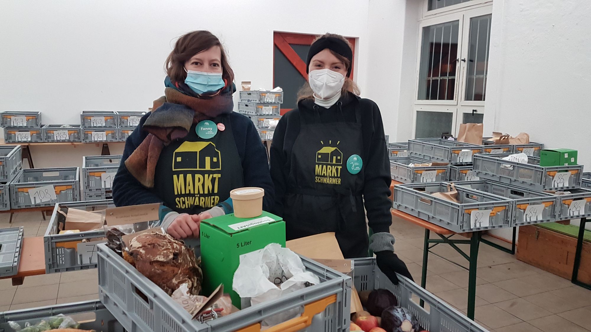 Gastgeberin Fanny und helfende Hand Josi - Foto: Jonas Breitner