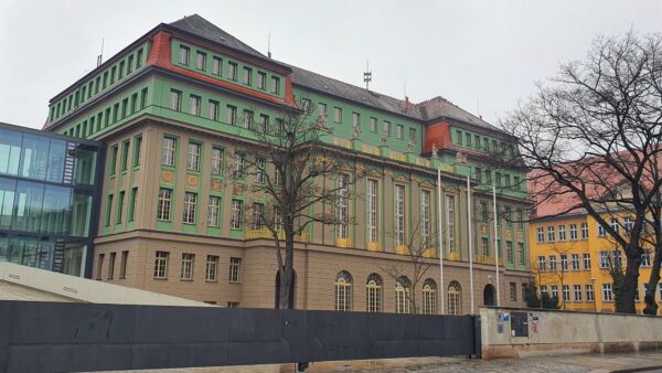 Zur Zeit fast ohne Schüler - das Romain-Rolland-Gymnasium