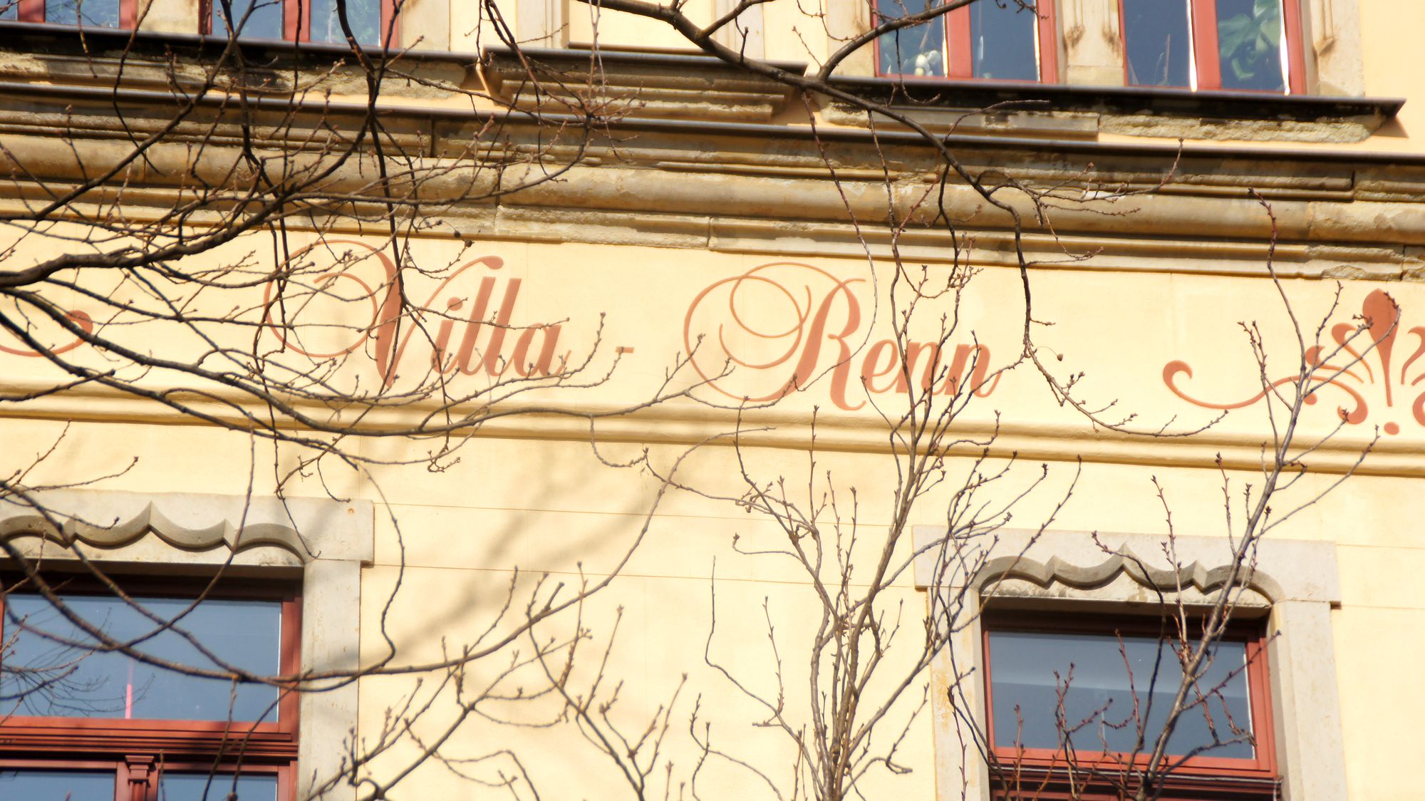 Zahlreiche Kulturdenkmäler säumen die Arndtstraße. Foto: Philine