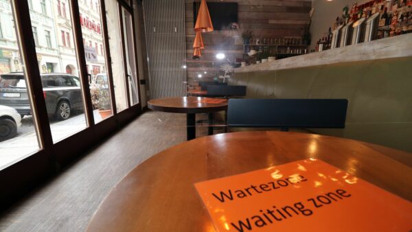 Wartebereich - mal wieder ins Café