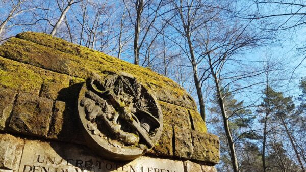 Denkmal aus Stein und Moos - Foto: Jonas Breitner