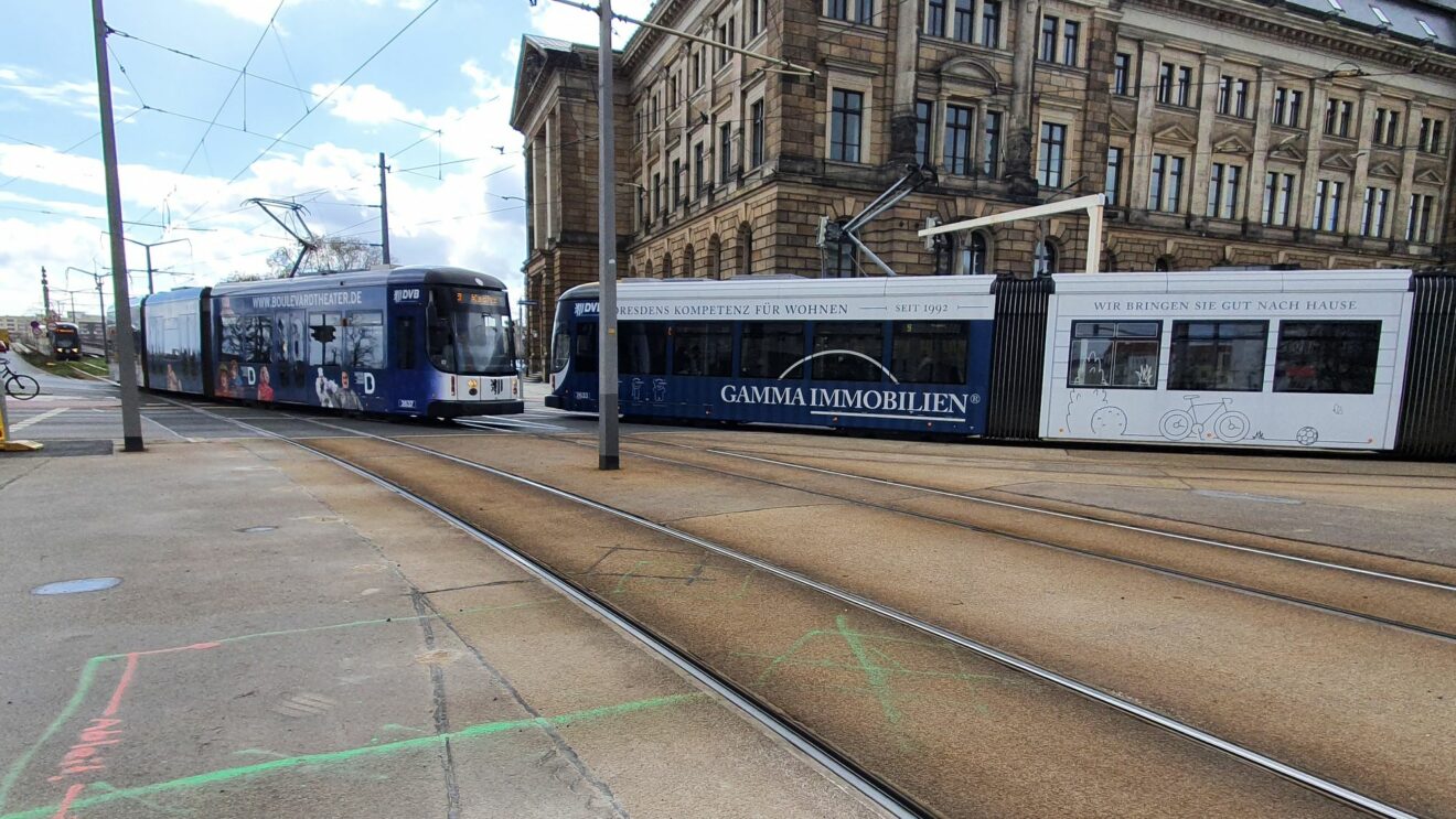 Am Wochenende biegen alle Bahnen am Carolaplatz ab.