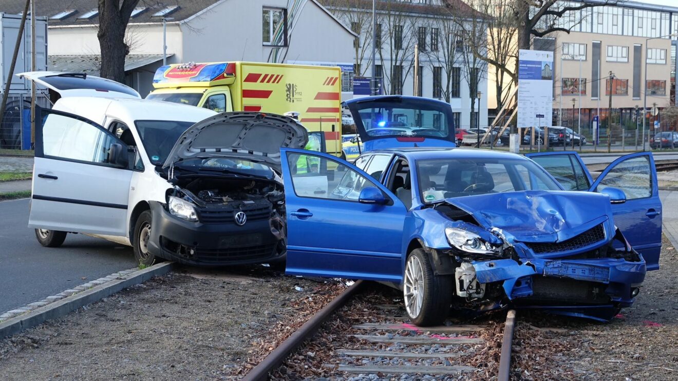 Unfall im Industriegelände. Foto: Roland Halkasch