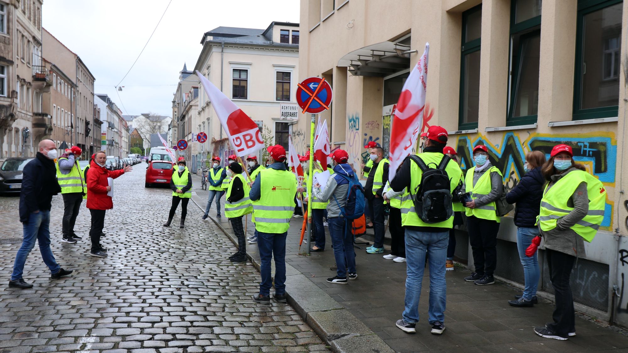 Warnstreik vor den Putzi-Werken