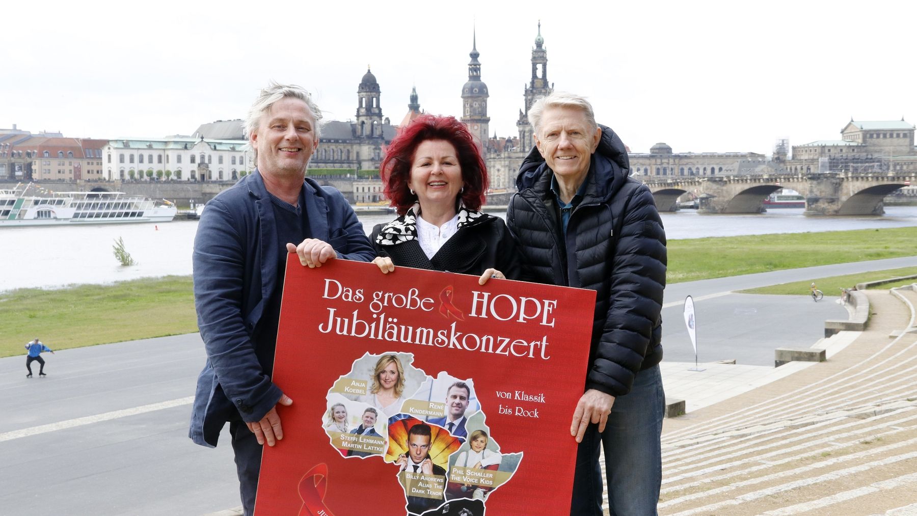 Die Filmnächte-Organisatoren Matthias Pfitzner und Johannes Vittinghoff mit Hope-Frontfrau Viola Klein. Foto: PR/Sabine Mutschke