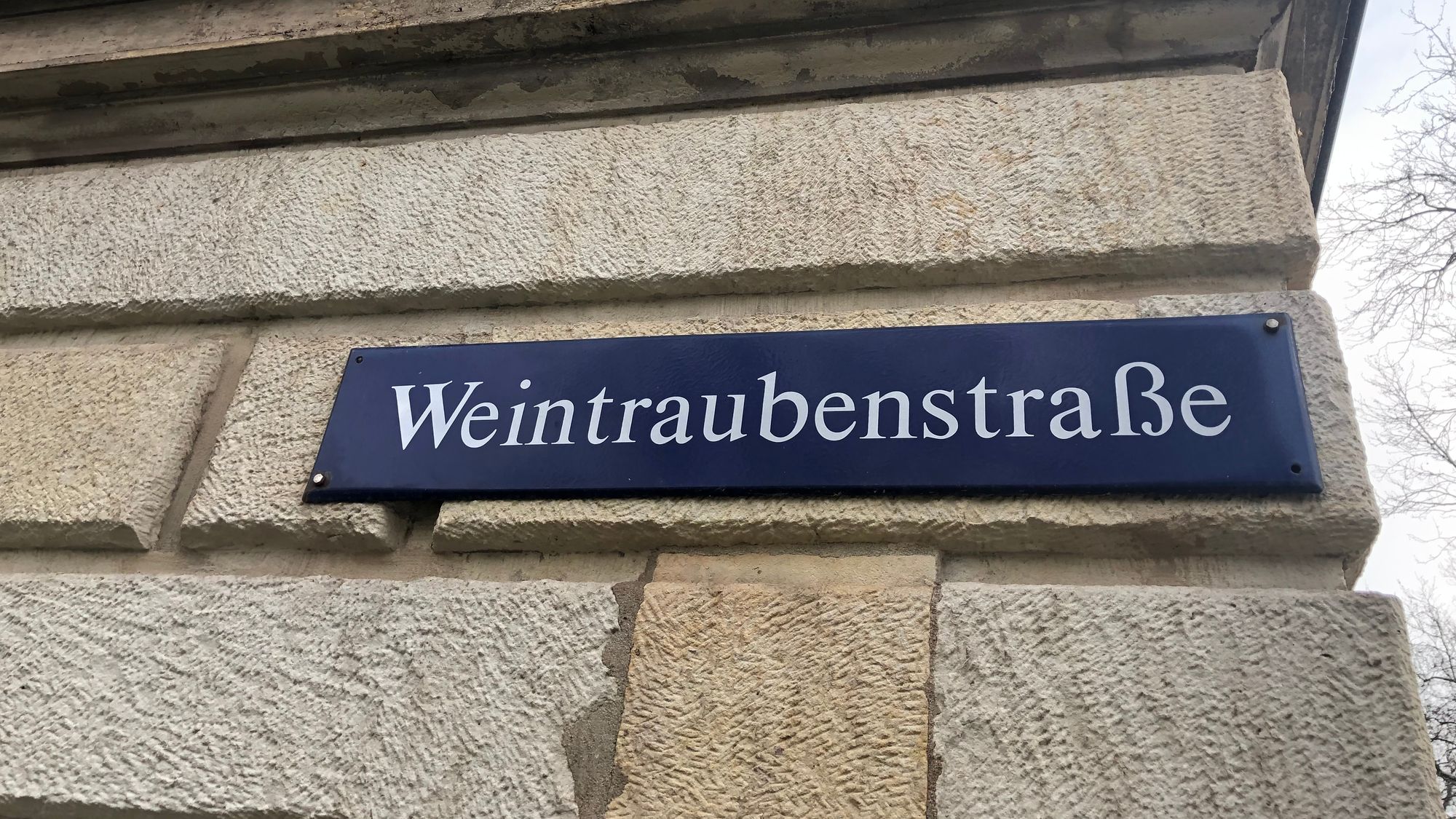 Straßenschild Weintraubenstraße