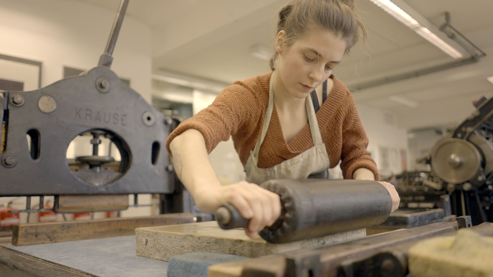 Olivia beim Einwalzen. Foto: Sebastian Linda/Olivia Christen