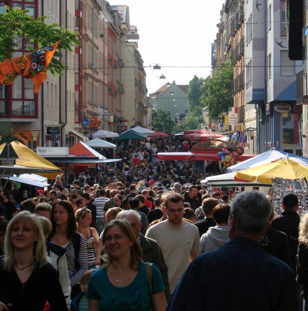 Louisenstraße zur BRN 2008 - schon damals waren die Straßen knackig voll. Foto: Stadtteilhausarchiv/Yvonne Graf