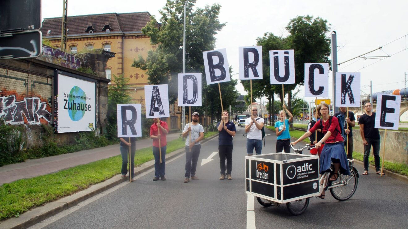 Wo die Demo stattfand, wünscht sich der ADFC eine Radbrücke. Foto: Philine