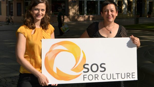 Spende für die Buden durch SOS for Culture