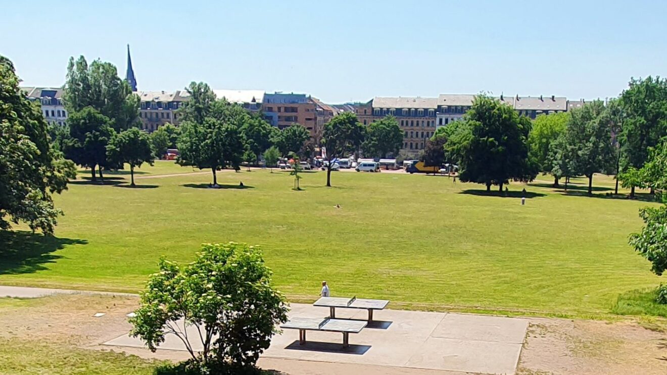 Impfmobil steht am Sonntag auf dem Alaunplatz