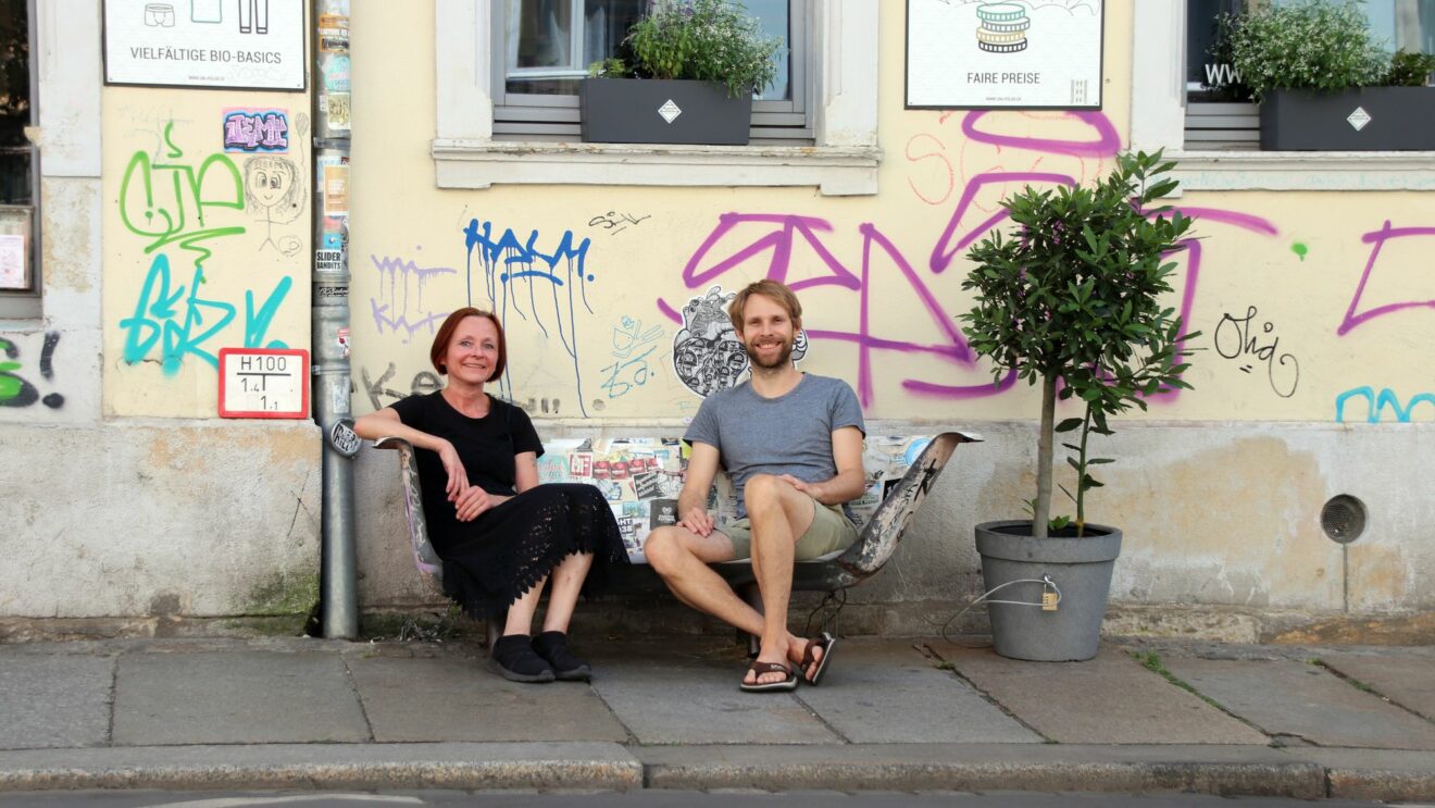 Berit Heller und Steve Kupke in der Badewanne vorm Unipolar