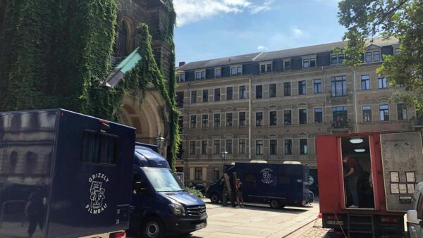 Auch am Martin-Luther-Platz hat sich die Filmcrew breitgemacht. Foto: Haase-Media