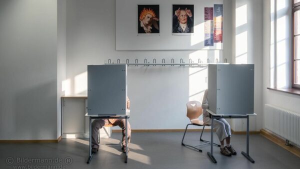 Wahlurne im Gymnasium Dreikönigschule - Foto: Bildermann