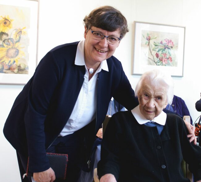 Oberin Esther Selle mit Schwester Margarete Herold