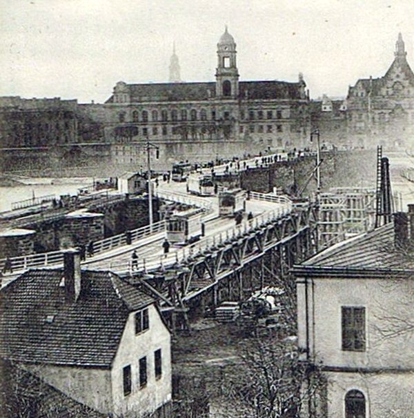 Abbruch der Augustusbrücke mit Interimsbrücke Ausschnitt aus Postkarte von 1907