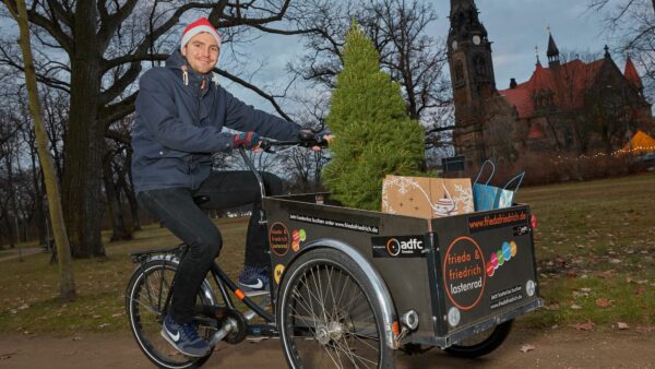 Weihnachtsbaumtransport mit Lastenrad - Foto: ADFC/Juliane Mostertz