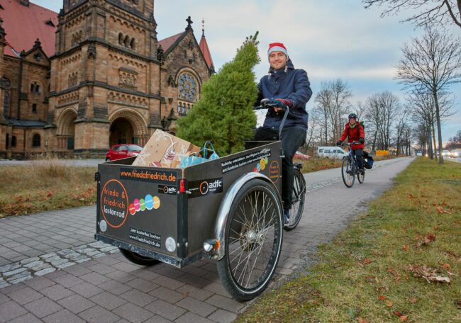 Weihnachtsbaumtransport mit Lastenrad - Foto: ADFC/Juliane Mostertz
