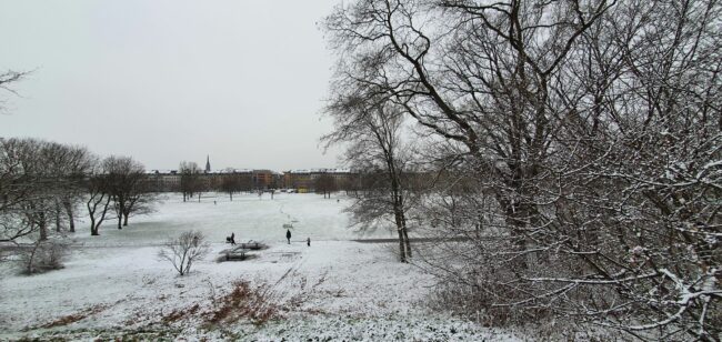 Mit einer dünnen Schneeschicht bedeckt - der Alaunplatz