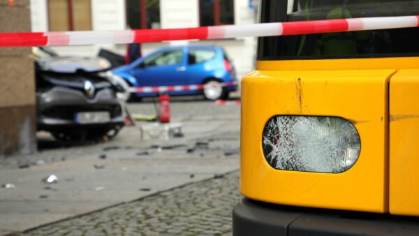 Unfall auf der Hoyerswerdaer Straße - Foto: Roland Halkasch