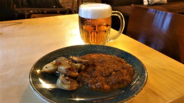 Finale und Krönung beim Tankbierbrunch: Bier und Gulasch - Foto: Gehilfe Oph