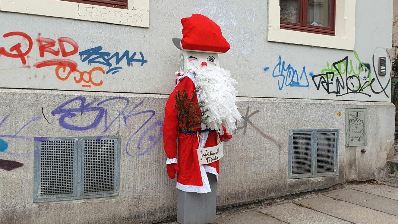 Wie in jedem Jahr grüßt auch in diesem Jahr der Weihnachtsmann von der Nordstraße.