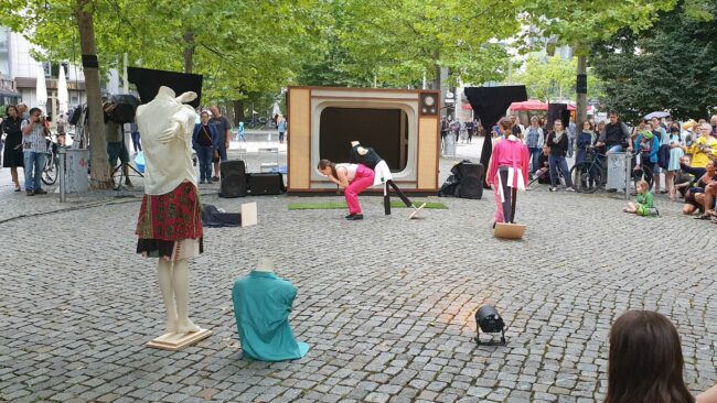 Schaubudensommer auf der Hauptstraße