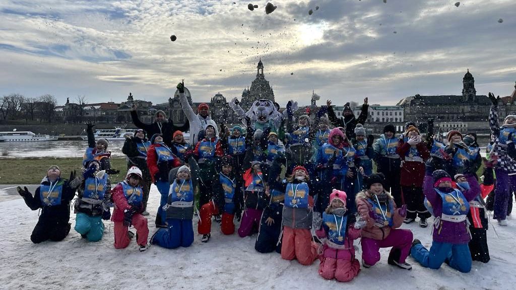 Spaß im Schnee beim Schulsport auf Ski - Foto: Skiweltcup Dresden