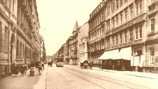 Hechtstraße mit Straßenbahn vor rund 100 Jahren