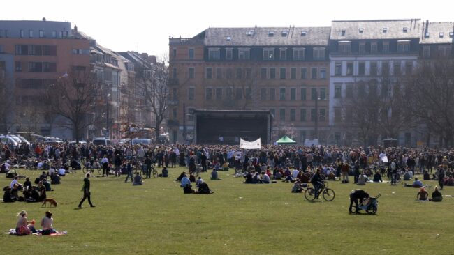 Partystimmung auf dem Alaunplatz mit "01099"