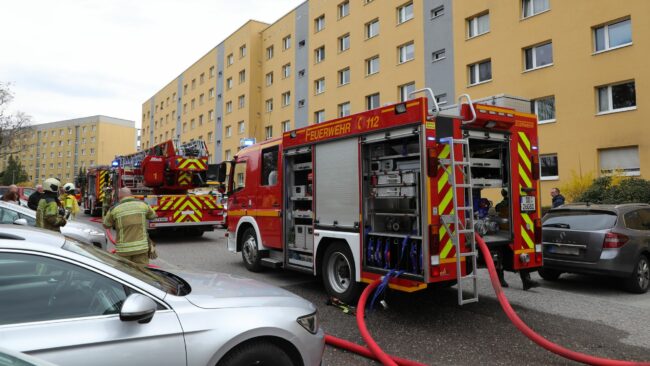 Feuerwehr im Einsatz an der Radeberger Straße