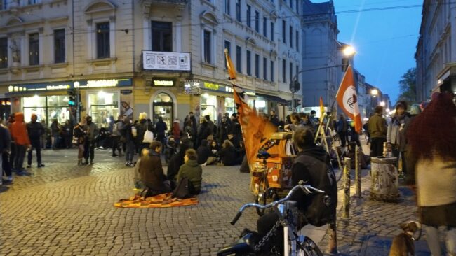 Demo an der Schiefen Ecke - Neustadt-Geflüster