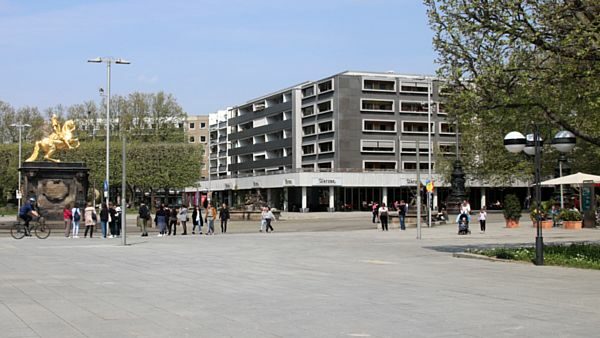 Neustädter Markt mit Goldenem Reiter