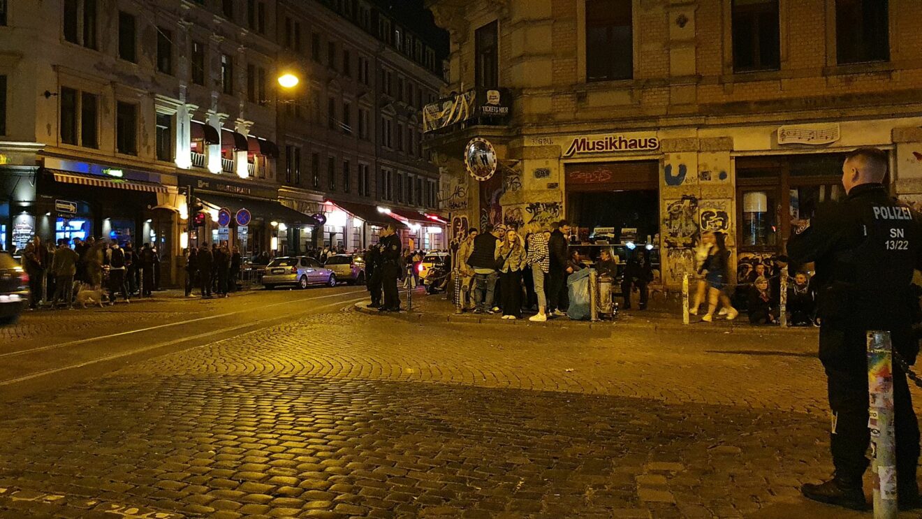 Polizeieinsatz an der Schiefen Ecke am frühen Sonntagmorgen.