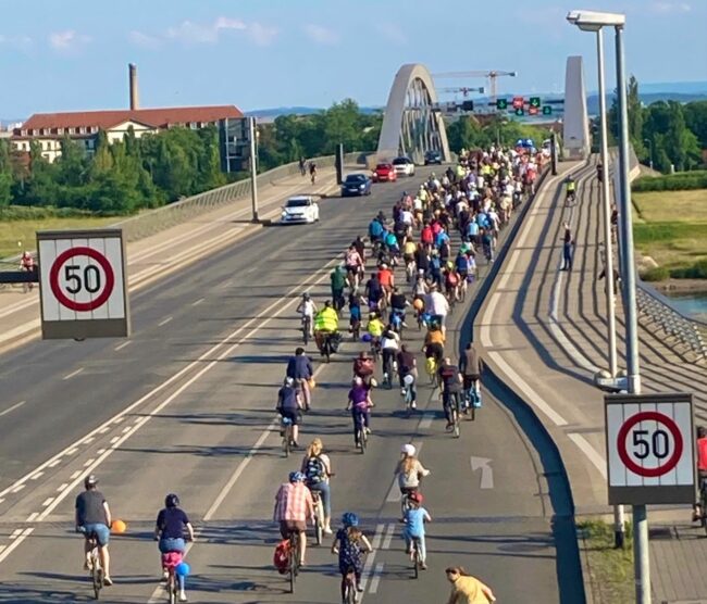 Fahrrad-Demo auf der Waldschlösschenbrücke - Foto: ADFC, Juliane Mosterz