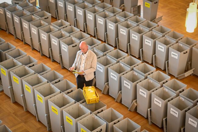 Vorbereitung der Dresdner Oberbürgermeisterwahl 2022, Wahlleiter Markus Blocher - Foto: Anja Schneider