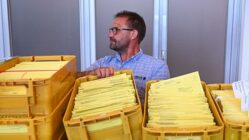 Sven Mania, Abteilungsleiter Wahlen bei der Vorbereitung der Dresdner Oberbürgermeisterwahl 2022 - Foto: Anja Schneider