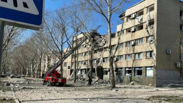 Zerstörtes Gebäude in Mykolaiv