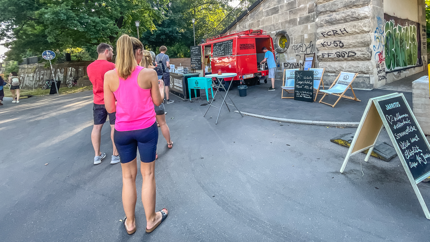 Wein Aus dem roten Blitz: Elbzentrale von Jens Pietzonka – Foto: Ulrich van Stipriaan