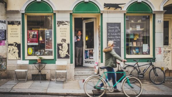 Büchers Best auf der Louisenstraße. Foto: Neustadtspaziergang/Stephan Böhlig
