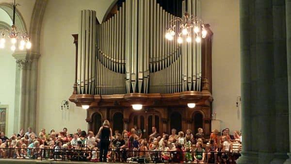 Die riesige Orgeln in der Martin-Luther-Kirche verfügt über 3.790 Pfeifen.