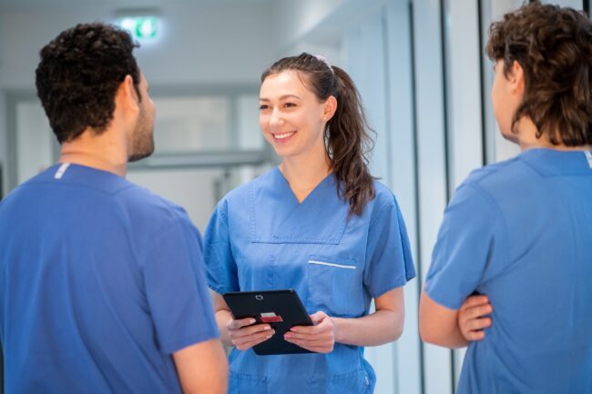 Schülergruppe im Diakonissenkrankenhaus